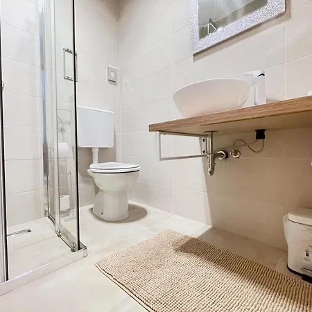 Apartmán Caramel Comforts With Sea View In Stinjan Only 300 M From The Beach, Free Parking