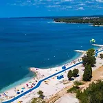 Caramel Comforts With Sea View In Stinjan Only 300 M From The Beach, Free Parking プーラ