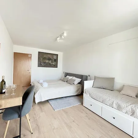 Caramel Comforts With Sea View In Stinjan Only 300 M From The Beach, Free Parking 公寓