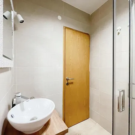 Caramel Comforts With Sea View In Stinjan Only 300 M From The Beach, Free Parking 公寓