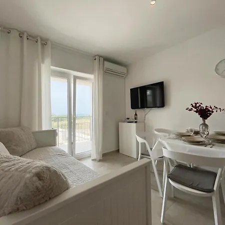 Caramel Comforts With Sea View In Stinjan Only 300 Meters From The * Pula
