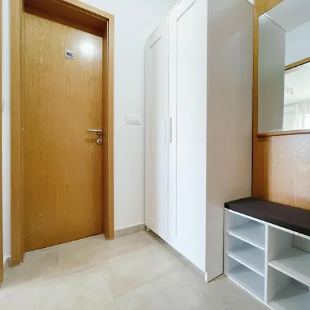 Caramel Comforts With Sea View In Stinjan Only 300 M From The Beach, Free Parking 公寓