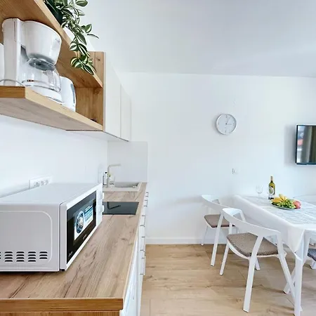 Apartment Caramel Comforts With Sea View In Stinjan Only 300 Meters From The