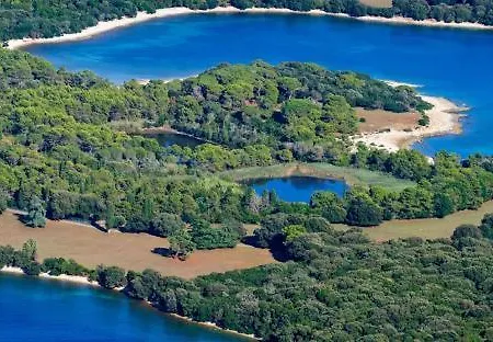 Caramel Comforts With Sea View In Stinjan Only 300 Meters From The Apartment Pula