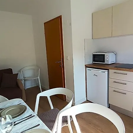 Caramel Comforts With Sea View In Stinjan Only 300 M From The Beach, Free Parking 풀라