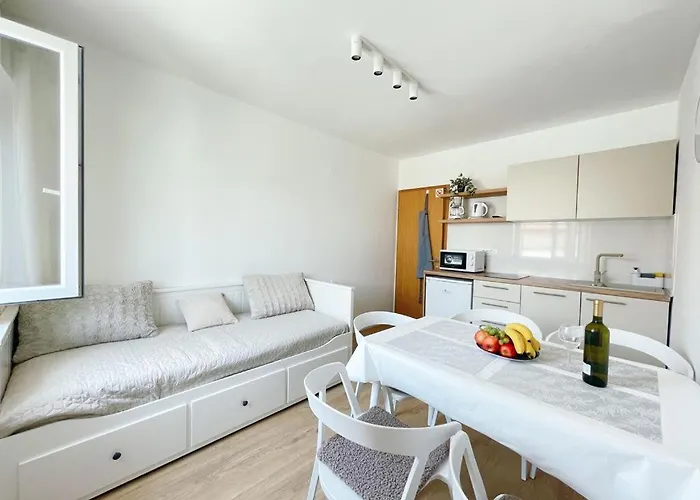 Caramel Comforts With Sea View In Stinjan Only 300 M From The Beach, Free Parking Apartament Pula