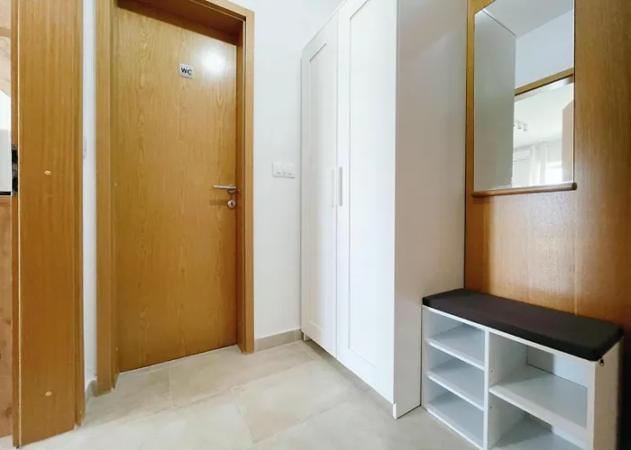 Caramel Comforts With Sea View In Stinjan Only 300 M From The Beach, Free Parking Apartament