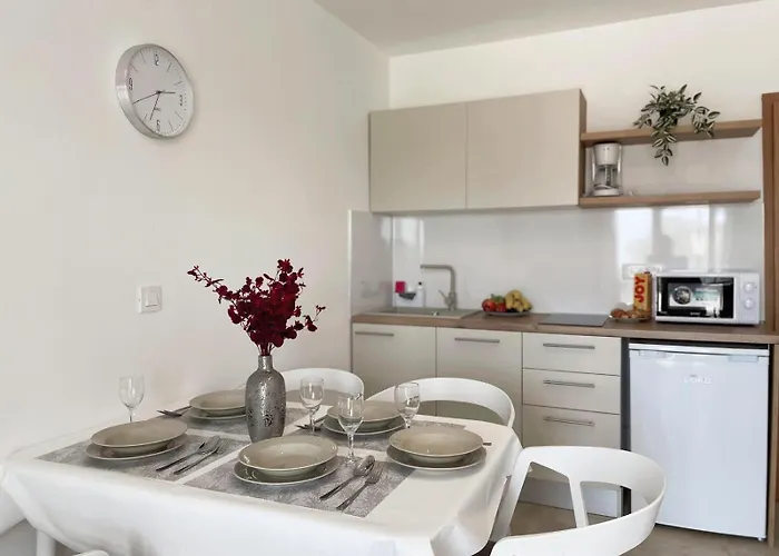 Apartament Caramel Comforts With Sea View In Stinjan Only 300 M From The Beach, Free Parking *