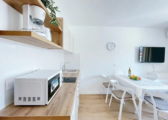 Apartament Caramel Comforts With Sea View In Stinjan Only 300 M From The Beach, Free Parking