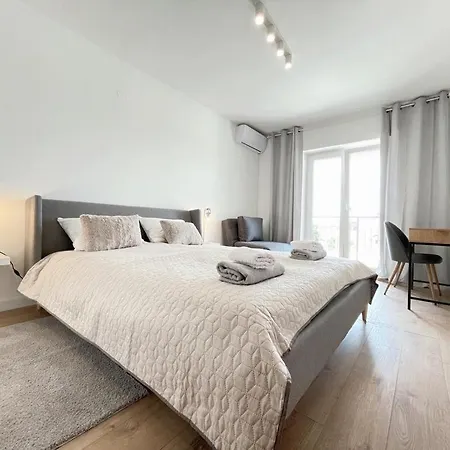 Caramel Comforts With Sea View In Stinjan Only 300 M From The Beach, Free Parking דירה *