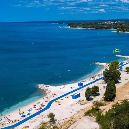 Caramel Comforts With Sea View In Stinjan Only 300 M From The Beach, Free Parking פולה