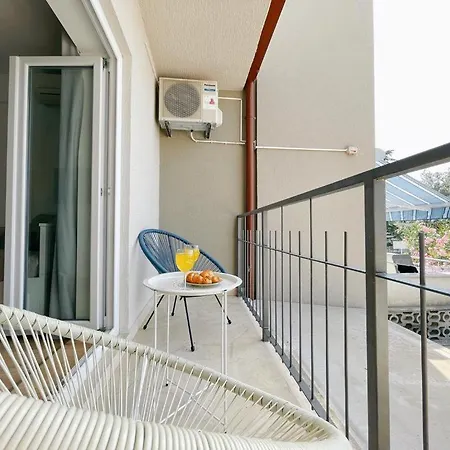 Caramel Comforts With Sea View In Stinjan Only 300 M From The Beach, Free Parking דירה