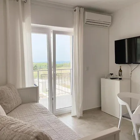Apartment Caramel Comforts With Sea View In Stinjan Only 300 M From The Beach, Free Parking *