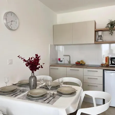 Apartment Caramel Comforts With Sea View In Stinjan Only 300 M From The Beach, Free Parking *