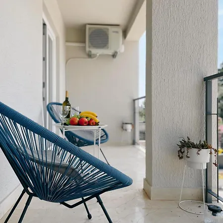 Apartment Caramel Comforts With Sea View In Stinjan Only 300 M From The Beach, Free Parking Pula