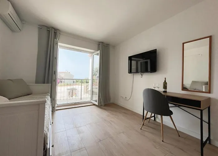 Caramel Comforts With Sea View In Stinjan Only 300 M From The Beach, Free Parking * Pola