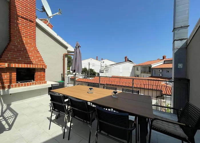 Caramel Comforts With Sea View In Stinjan Only 300 M From The Beach, Free Parking Appartamento Pola