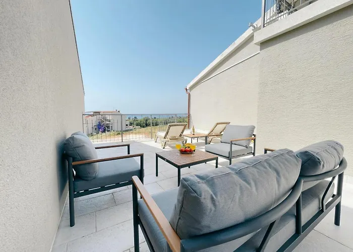 Caramel Comforts With Sea View In Stinjan Only 300 M From The Beach, Free Parking * Pola