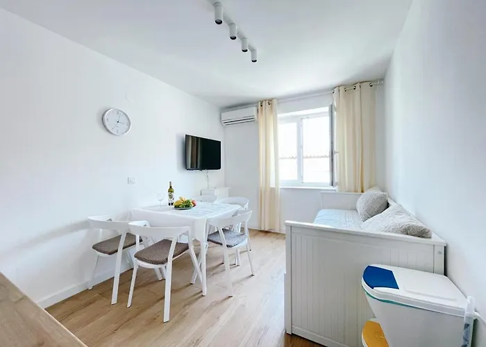 Caramel Comforts With Sea View In Stinjan Only 300 M From The Beach, Free Parking Appartamento