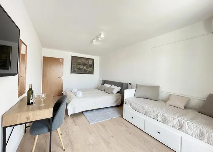 Caramel Comforts With Sea View In Stinjan Only 300 M From The Beach, Free Parking Appartamento