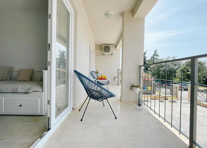 Caramel Comforts With Sea View In Stinjan Only 300 M From The Beach, Free Parking Appartamento