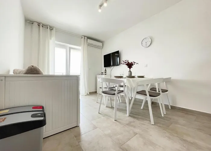 Appartamento Caramel Comforts With Sea View In Stinjan Only 300 M From The Beach, Free Parking *