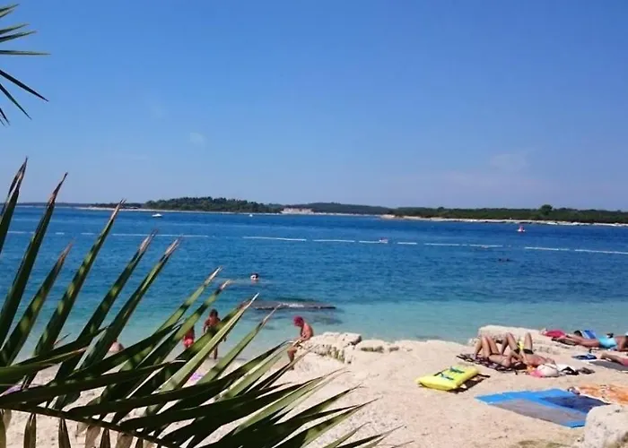 Caramel Comforts With Sea View In Stinjan Only 300 M From The Beach, Free Parking Pola